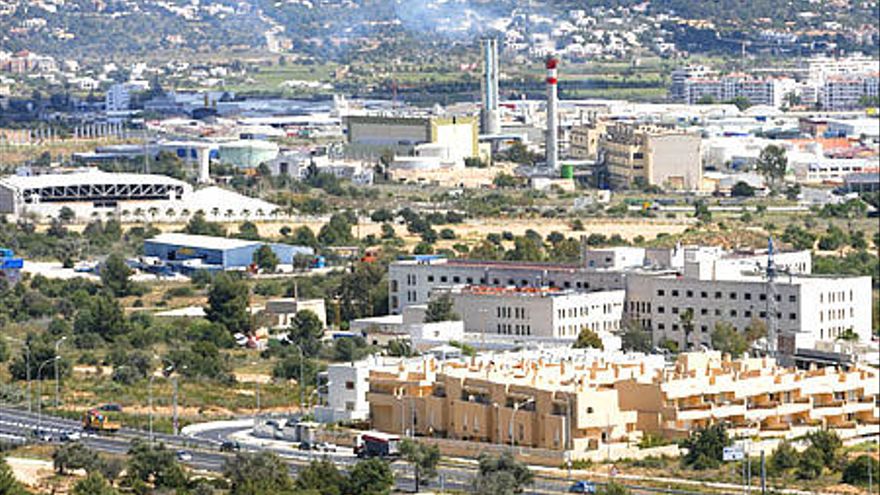 Aerial view of the Can Misses hospital, Gesa and the second patrol belt / VICENT MARÍ