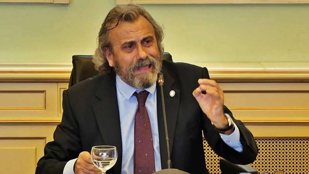 Miguel Lázaro in the Health Commission of the Parlament. | EUROPA PRESS
