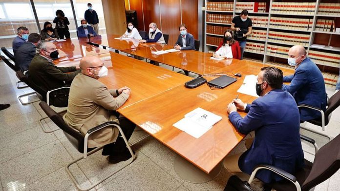 The CES proposes "limiting the increase in tourism supply" on islands