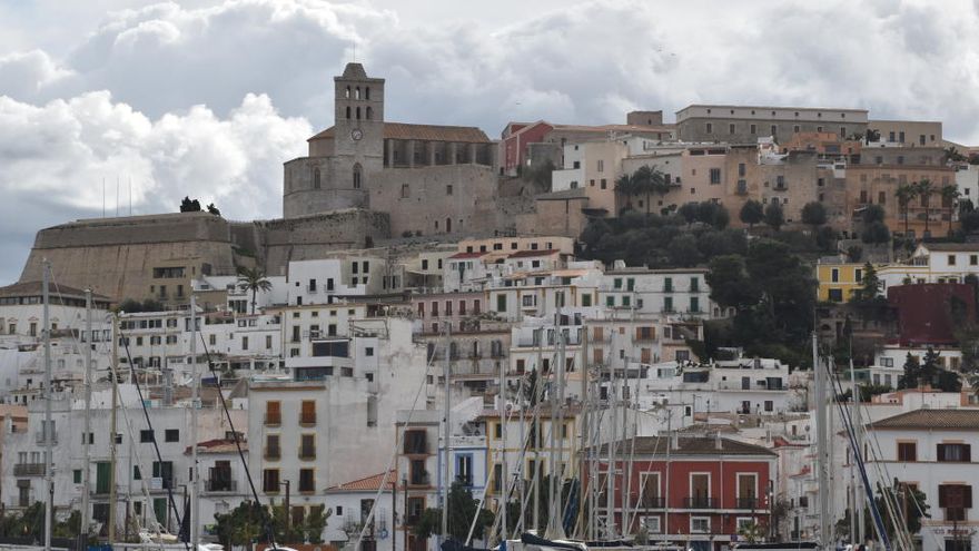 Ibiza Town Hall will give tourists from the Balearic Islands 22 euros to visit city
