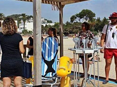 The lifeguard service starts tomorrow on the beaches of Santa Eulària