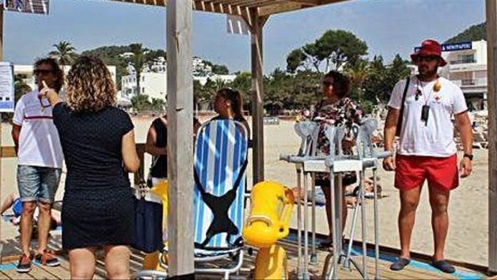The lifeguard service starts tomorrow on the beaches of Santa Eulària