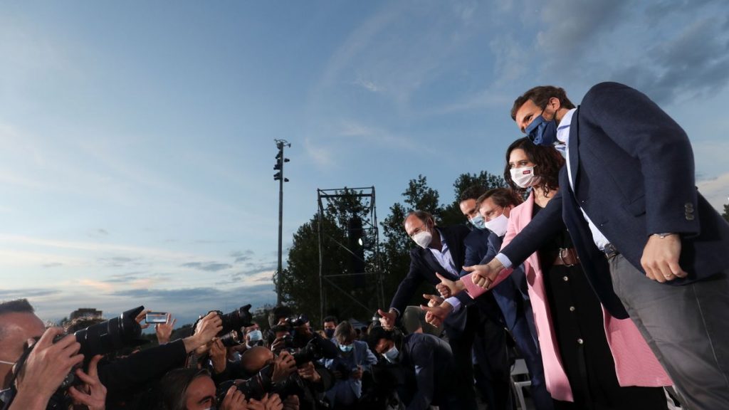 Casado and Ayuso at the closing of the Partido Popular campaign. Reuters