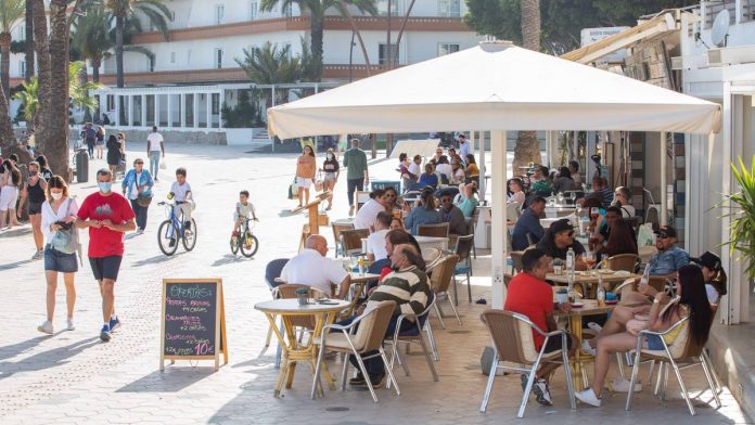 Bars and restaurants in Ibiza will be able to have 8 people per table on terraces and open until 11.30pm