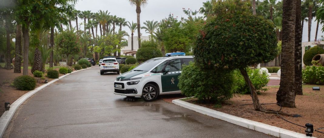 Shooting suspect in Ibiza surrenders after being cornered by the Guardia Civil