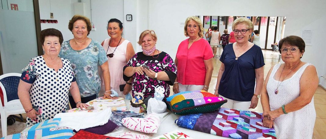 Ibiza women who sew to help