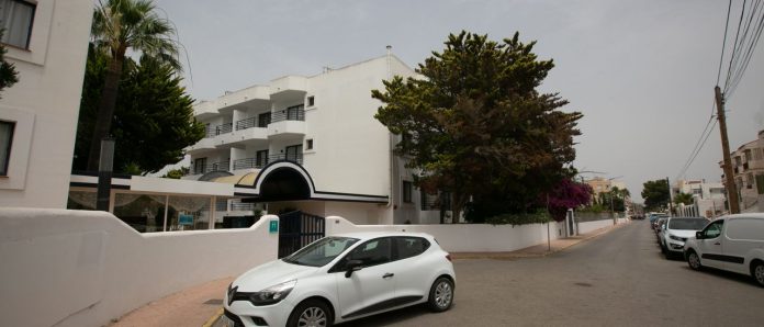 Tourists with covid staying at La Noria de Ibiza describe it as "concentration camp"
