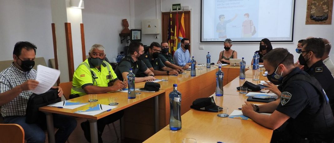 Formentera shuts off ses Illetes from 6pm to prevent beach parties