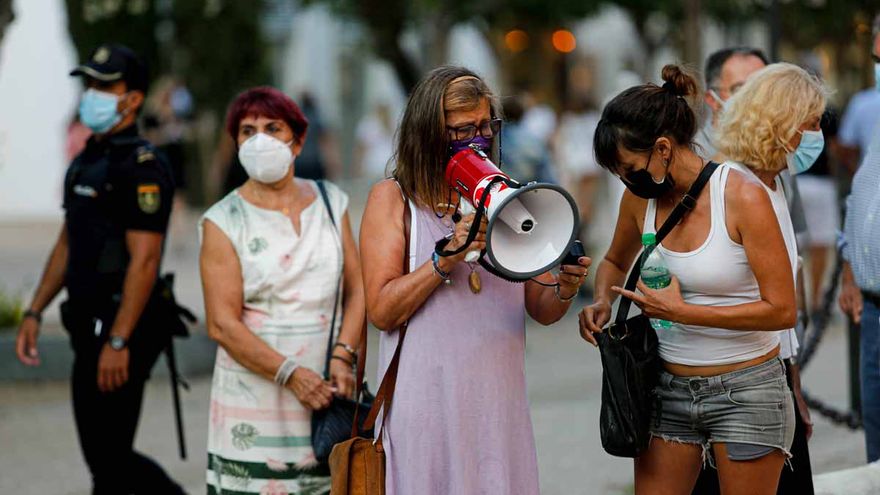200 people demand justice in Ibiza for the young woman raped in Formentera