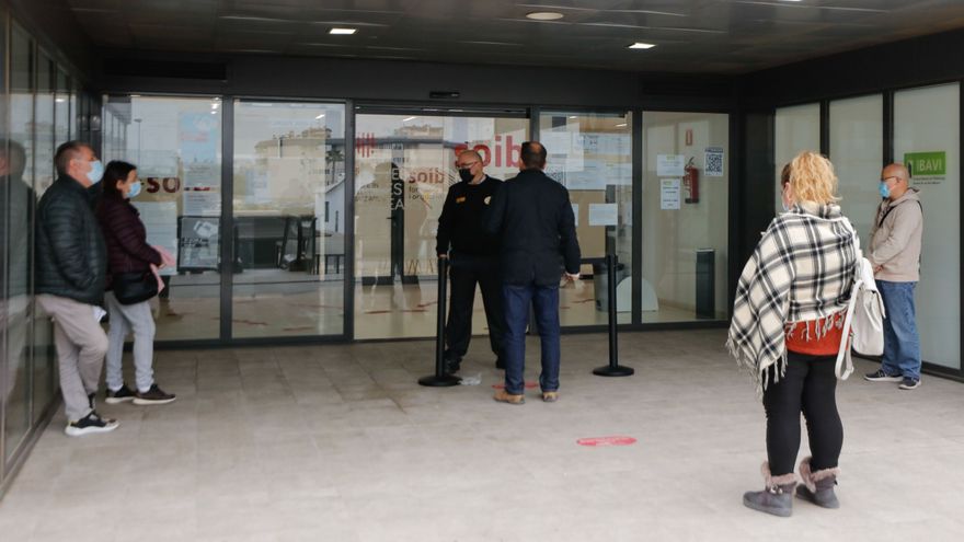 Unemployment falls 48% from 2020 but is still 26% higher than in 2019