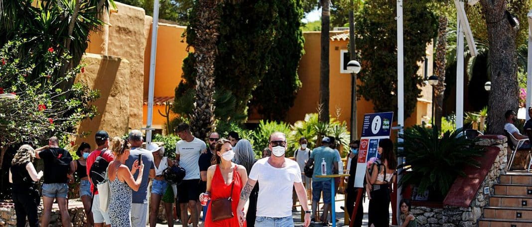 Paquita Sanchez guarantees the Hippy Market traders its 