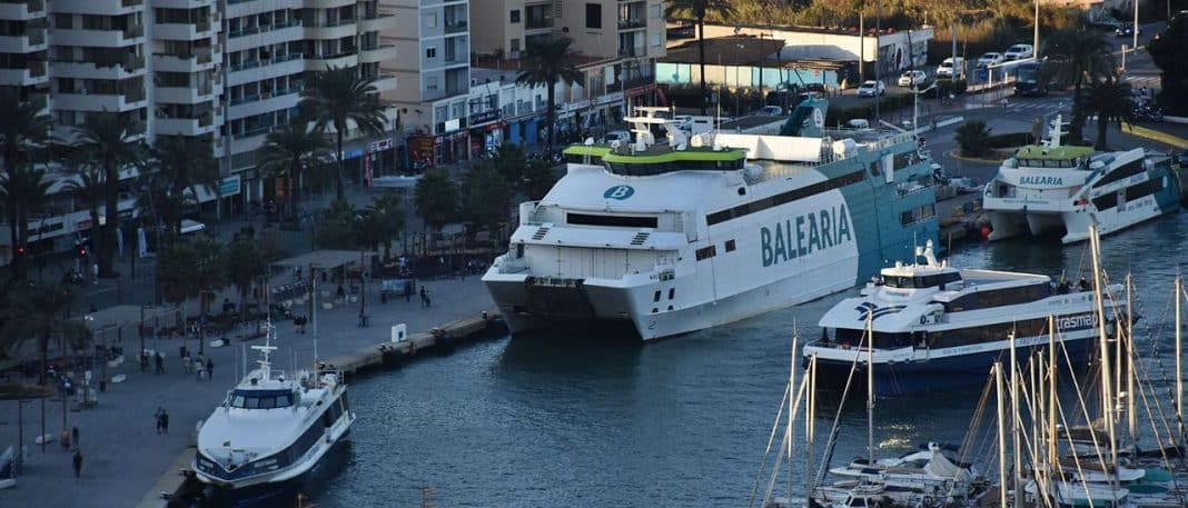 The ferry line between the Pitiusas Islands loses 329,739 passengers from January to August