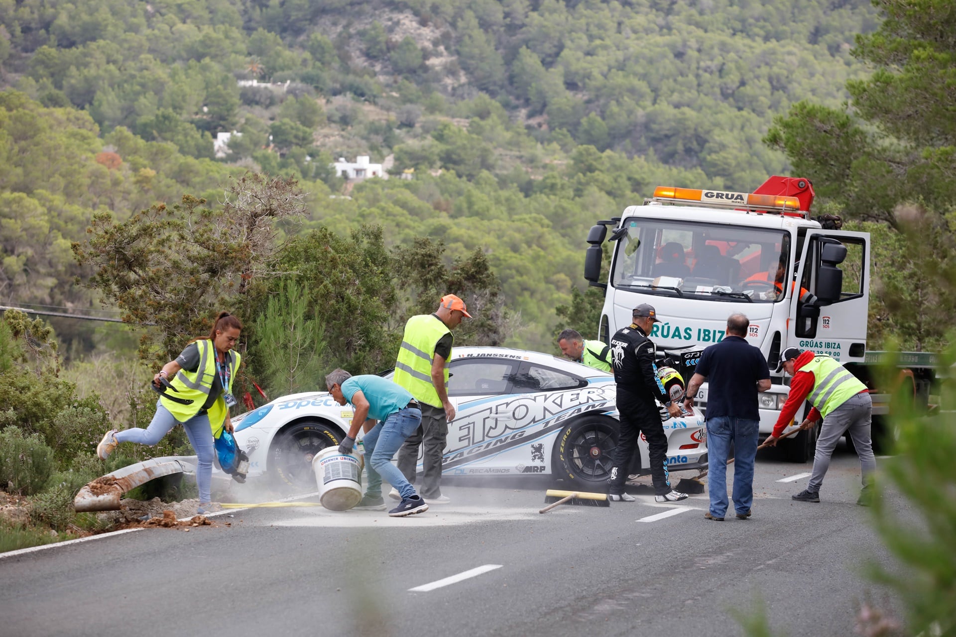 Raúl Ferré Flies In Sa Cala