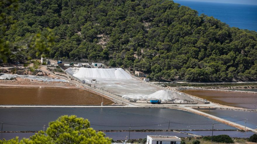 Salinera estimates that 3,000 tons of the salt harvest have been lost due to the rains