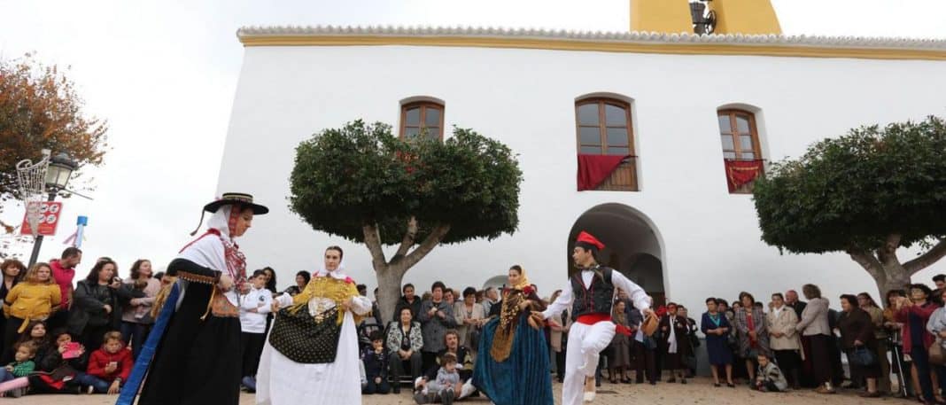 Walks, 'pagès' bingo, sport and books, at the Santa Gertrudis festivities