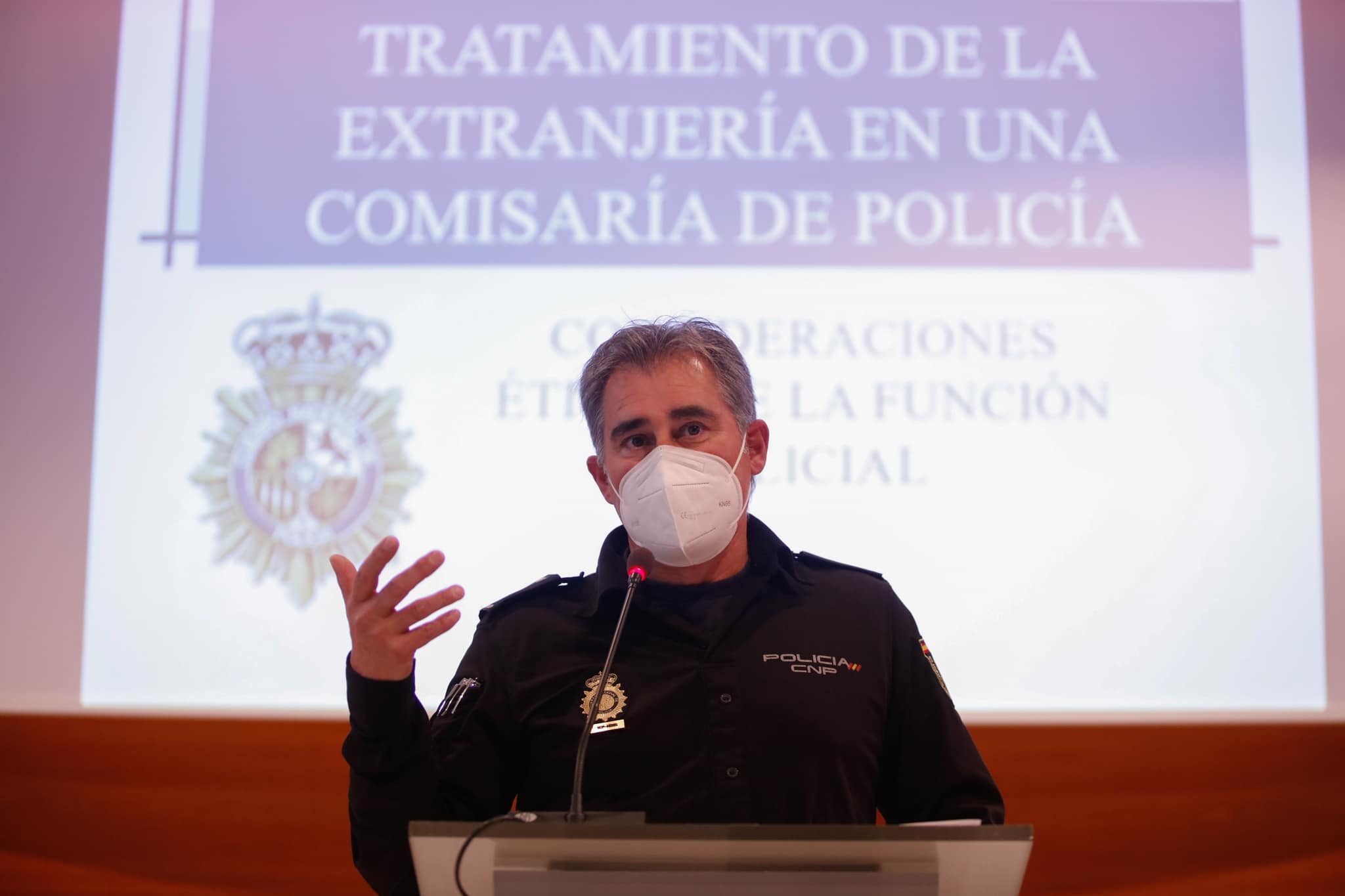 The Commissioner of Eivissa Manuel Hernandez during his intervention in the Jornada de Extranjeria held at the Consell. J.A.RIERA – Diario de Ibiza News Criticism for delays and lack of resources at Immigration Office in Ibiza