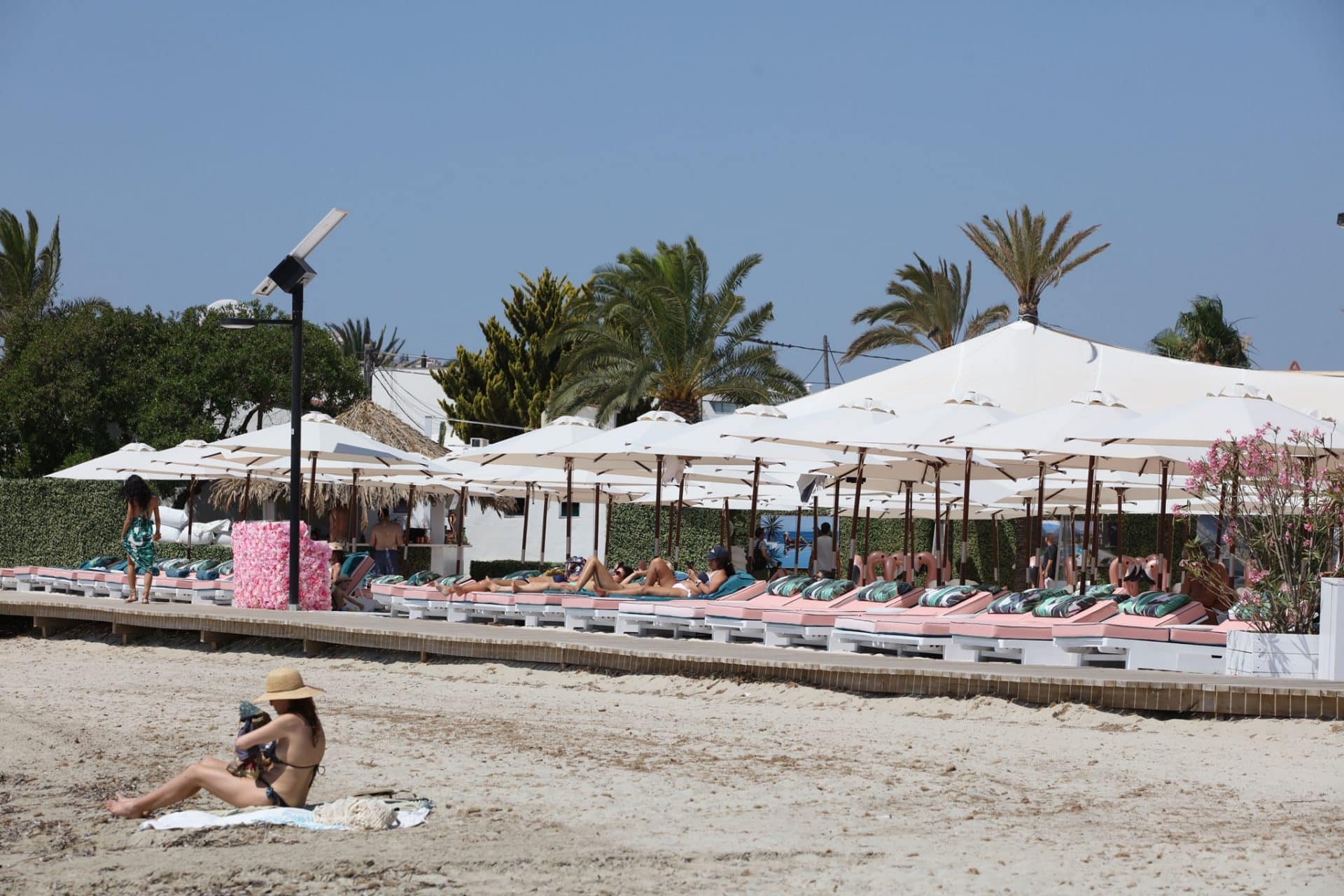 Cathy Guetta's Beach Clubs Owe Social Security 212,000€ Diario