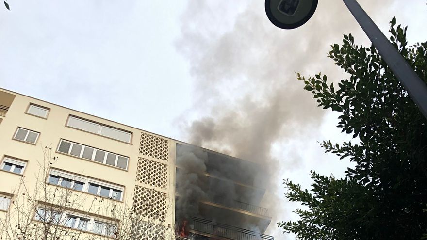 A woman dies in a fire in a building in downtown Ibiza