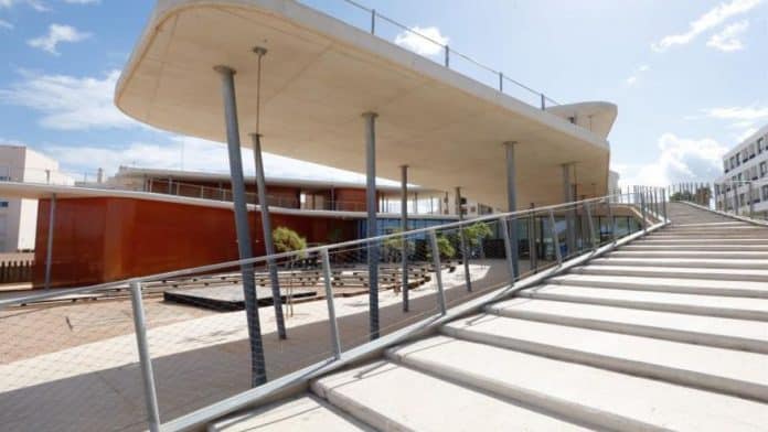 Complaints about 'botellones' in the auditorium of es Caló de s'Oli, Ibiza Complaints about 'botellones' in the auditorium of es Caló de s'Oli, Ibiza