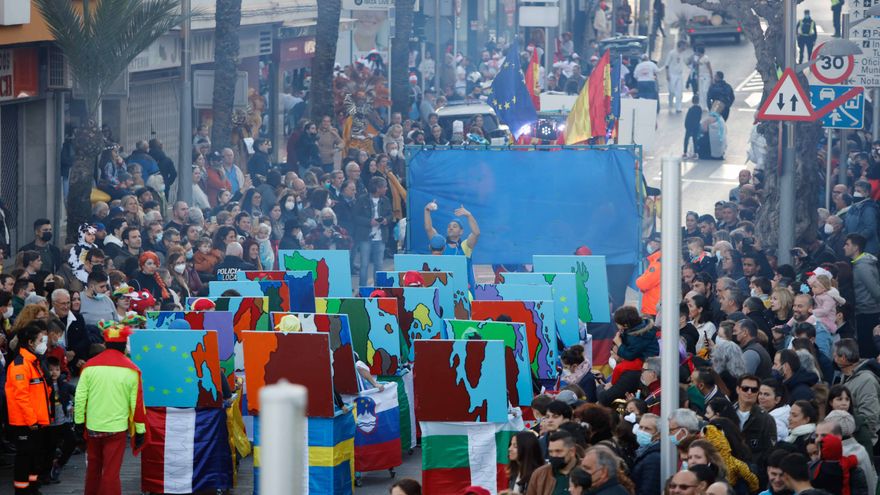 Carnival in Ibiza: A parade for peace in Ukraine in Santa Eulària