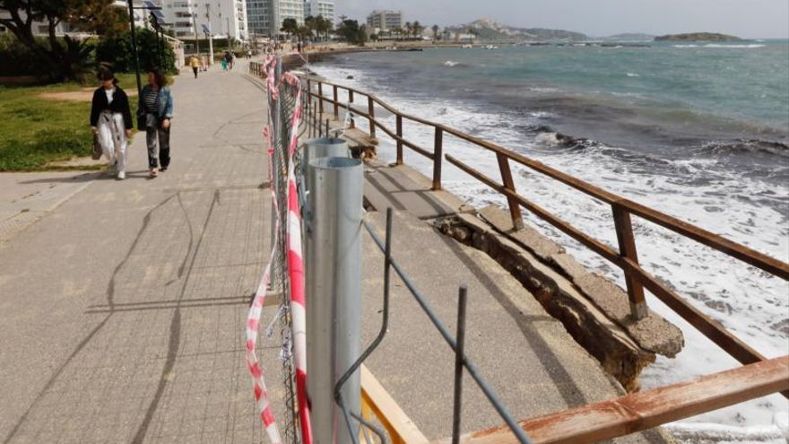 Start of the 2022 season on Ibiza: Platja d'en Bossa welcomes tourists with the promenade unrepaired 5 months on