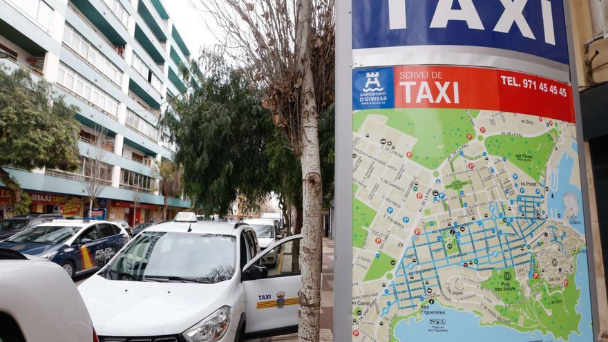 Easter arrives on Ibiza with only one authorized GPS operator without taxis to meet demand
