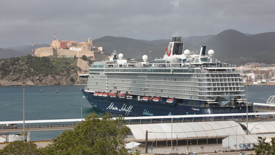 The port of Ibiza expects the arrival of 19 cruise ships before June