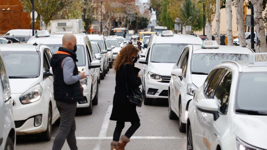 Ibiza town taxi drivers refuse to agree on time controls in exchange for no mandatory days off this summer