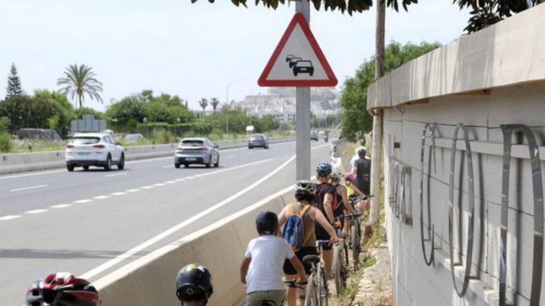 Mobility on Ibiza: Jesús en Transició calls for the creation of a safe network for getting around by bike