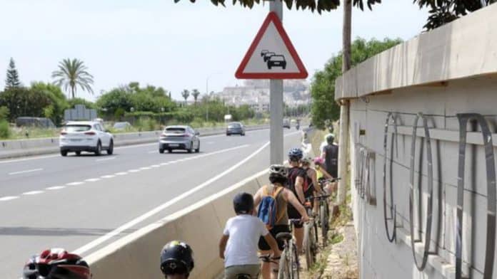 Mobility on Ibiza: Jesús en Transició calls for the creation of a safe network for getting around by bike Mobility on Ibiza: Jesús en Transició calls for the creation of a safe network for getting around by bike