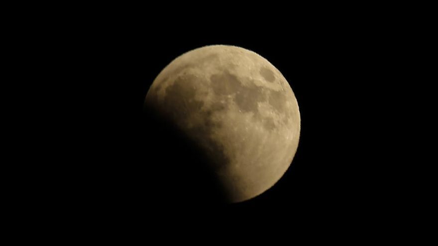 What time can you see the total lunar eclipse on May 16th in the Balearic Islands?