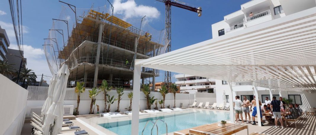 Hotelier on Ibiza claims disturbance from construction works is driving away clients