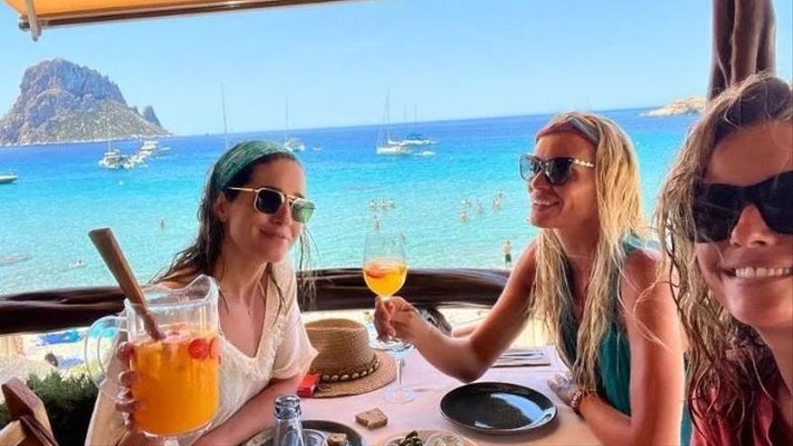 Isabel Jiménez shows the ins and outs of Adlib and has fun with Esther Cañadas on Ibiza