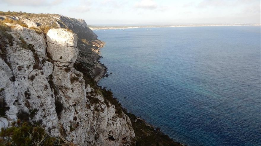 Man's body found on the shoreline under a cliff on Formentera