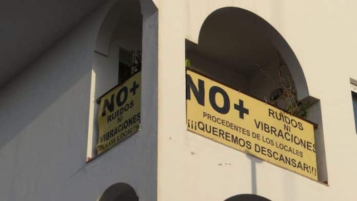 Residents denounce the continuing "inaction of Sant Josep" against noise and that "the situation is worse"