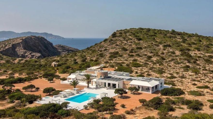 Accommodation on Ibiza: from 6,000 euros for a group in a 'camping ground' to 158,000 euros on a private island