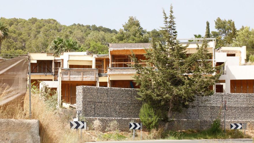 3 years later, Sant Antoni grants licenses for the 2 wooden houses in Can Germà