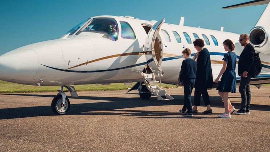 Cheap travel by private jet to Ibiza thanks to empty flights