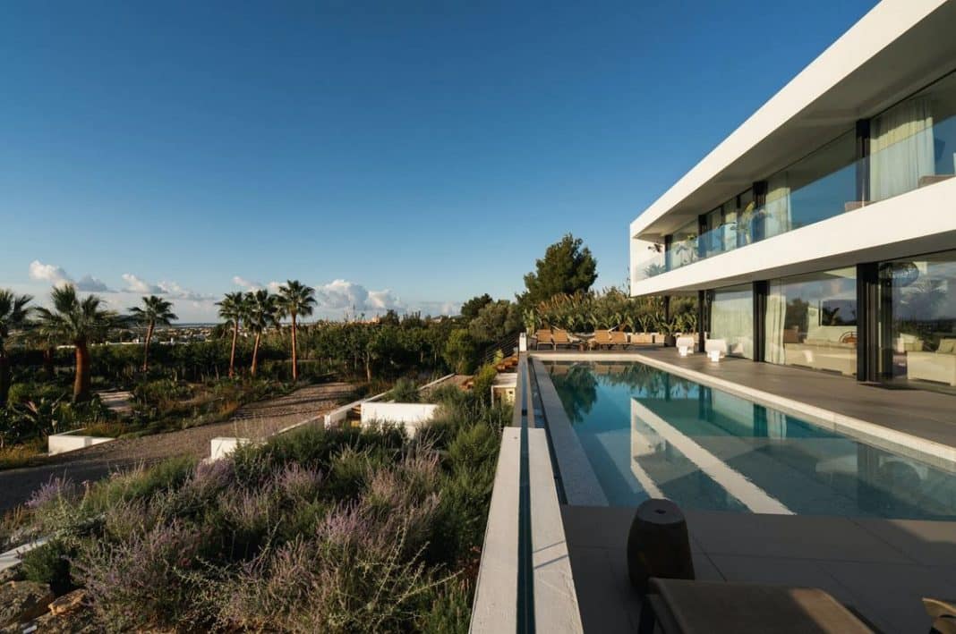 Magnificent luxury villa on Ibiza rents for 50,000 euros/week