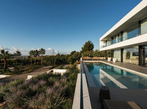 Magnificent luxury villa on Ibiza rents for 50,000 euros/week