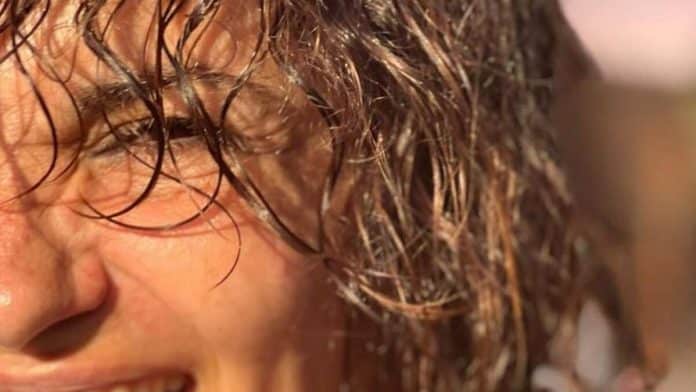 Actress uploads topless photo on Ibiza challenging Instagram: "Let's see how long it takes before they take it down". Actress uploads topless photo on Ibiza challenging Instagram: "Let's see how long it takes before they take it down".