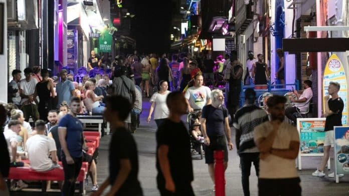 Nightlife in West End: while some comply, others break the law on Ibiza Nightlife in West End: while some comply, others break the law on Ibiza