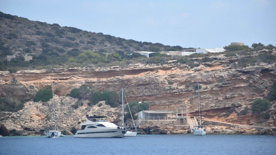 The Govern will ask Costas for the demolition of the Tagomago beach bar on Ibiza