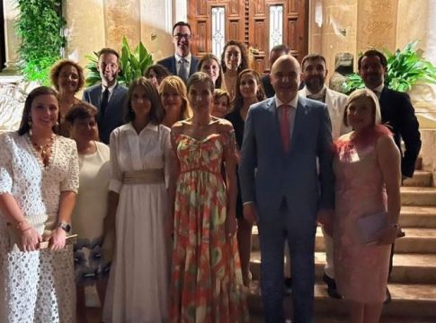 The Royals received on Mallorca: an Ibizan dress for a colorful reception