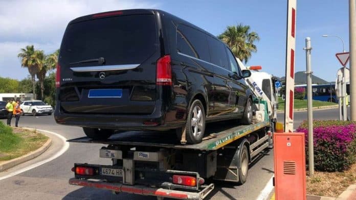 Élite Corsaris collects 1,000 license plates of possible pirate taxis this season on Ibiza Élite Corsaris collects 1,000 license plates of possible pirate taxis this season on Ibiza