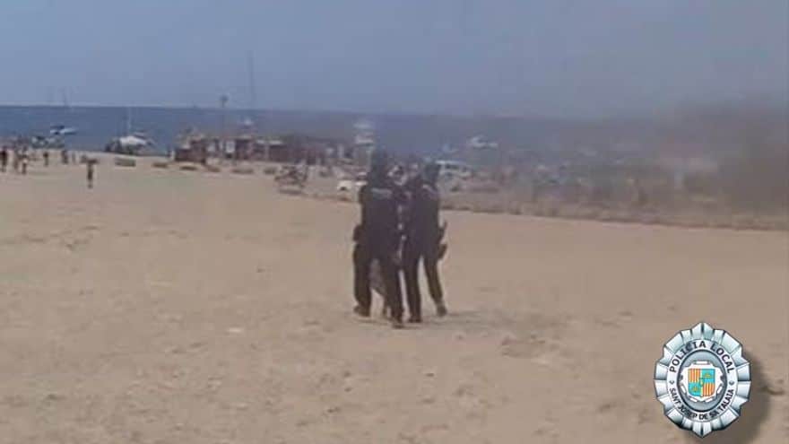 Policía Local arrest drugged flasher who attacked bathers on an Ibizan beach