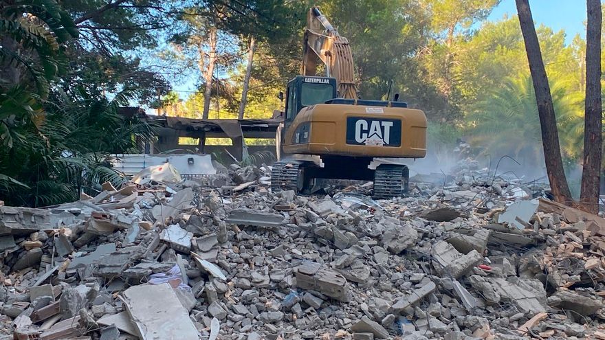 The annexes, kitchen and bathrooms of Casa Lola, completely demolished