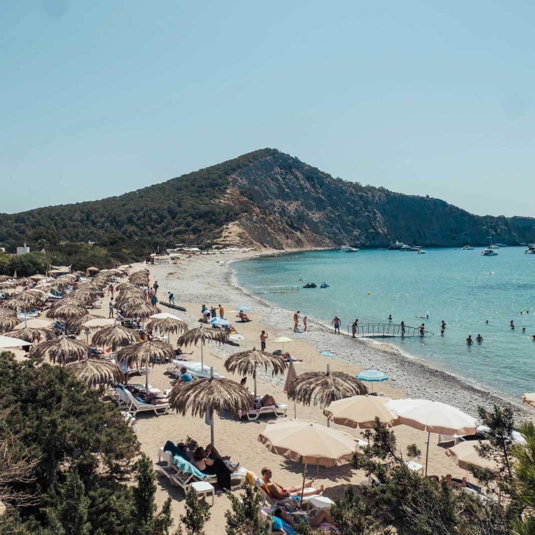 A restaurant immersed in the magic of Cala Jondal.