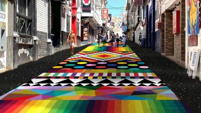The mayor of Sant Antoni decides to paint the ground of West End with an Okuda work: "You have to be brave" The mayor of Sant Antoni decides to paint the ground of West End with an Okuda work: "You have to be brave"