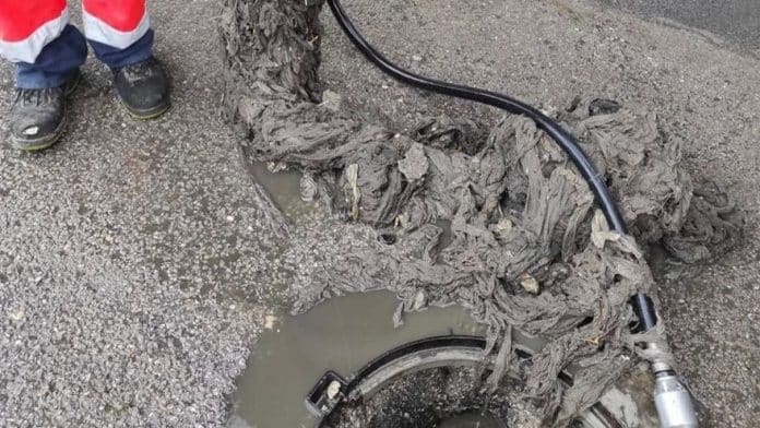 Wet wipe blockage, the cause of the closure of Punta Xinxó beach on Ibiza Wet wipe blockage, the cause of the closure of Punta Xinxó beach on Ibiza